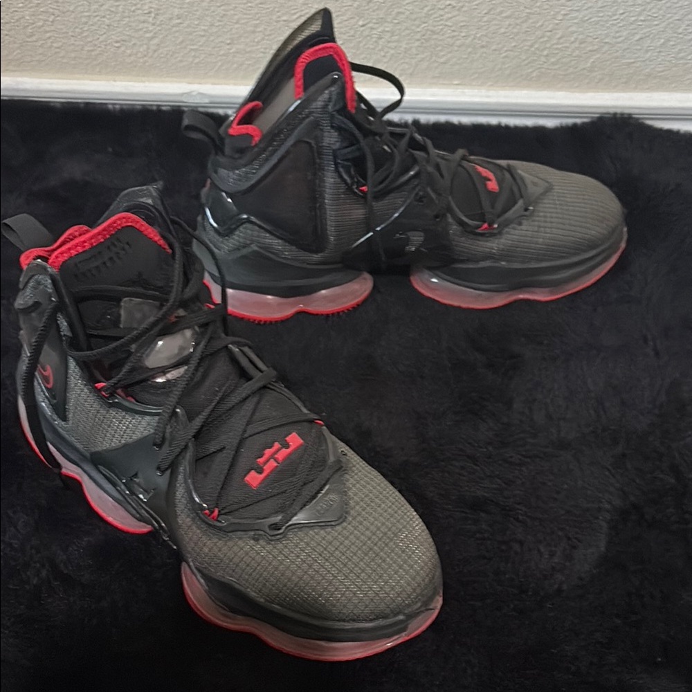 Nike Men's Black and Red Basketball Shoes - Picture 3 of 8